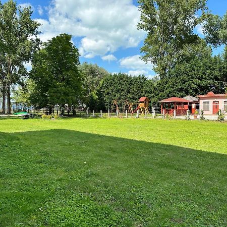 Lelle Beach Club Balatonlelle Exterior photo