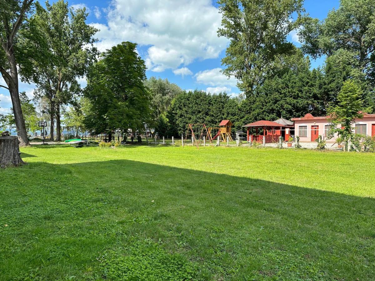 Lelle Beach Club Balatonlelle Exterior photo